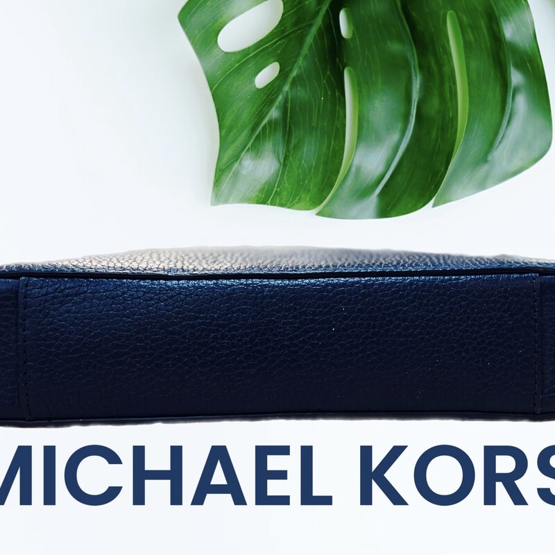 Michael Kors Leather Navy Multi Snake Jet Set Crossbody<br />
MSRP $ 228.00<br />
Approx. 9.5\" (L) x 6.25\" (H) x 2.15\" (D)<br />
Snake embossed with pebbled leather colorblocked stripes at front<br />
Zip top closure<br />
Antique-brass studs and hardware<br />
Adjustable leather with chain-detail strap approx. 23\" drop<br />
Interior features: Signature polyester fabric and leather lining<br />
1 back wall padded tech pocket and 1 slip pocket on front wall