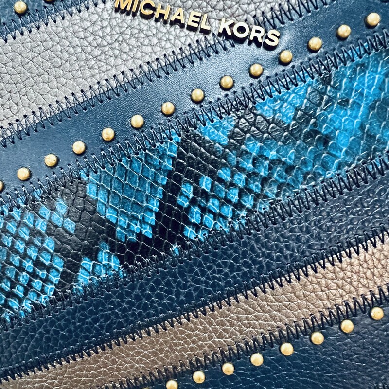 Michael Kors Leather Navy Multi Snake Jet Set Crossbody
MSRP $ 228.00
Approx. 9.5\" (L) x 6.25\" (H) x 2.15\" (D)
Snake embossed with pebbled leather colorblocked stripes at front
Zip top closure
Antique-brass studs and hardware
Adjustable leather with chain-detail strap approx. 23\" drop
Interior features: Signature polyester fabric and leather lining
1 back wall padded tech pocket and 1 slip pocket on front wall
