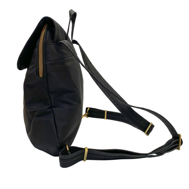 Travelon Anti-Theft Signature Backpack
Ample space to carry an iPad, 2 interior zippered wall pockets and a drop pocket. The backpack is made from durable water and stain resistant nylon material with antique brass finished hardware.