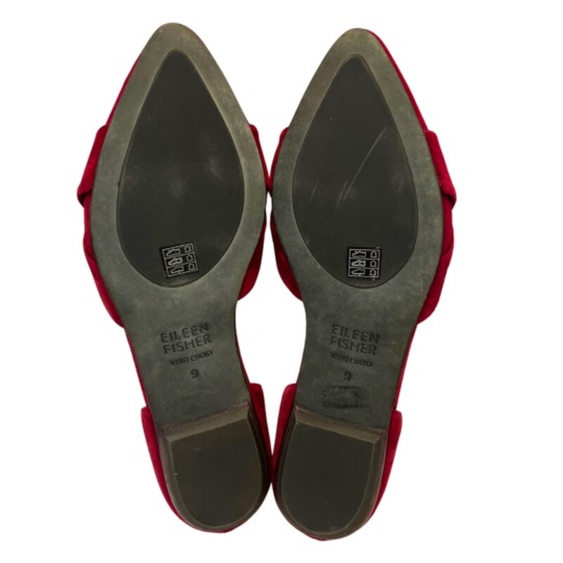 Eileen Fisher Suede Dorsay Flats<br />
Leather Lining<br />
Cute Twist Bow Detail<br />
Color: Holly<br />
Size: 9