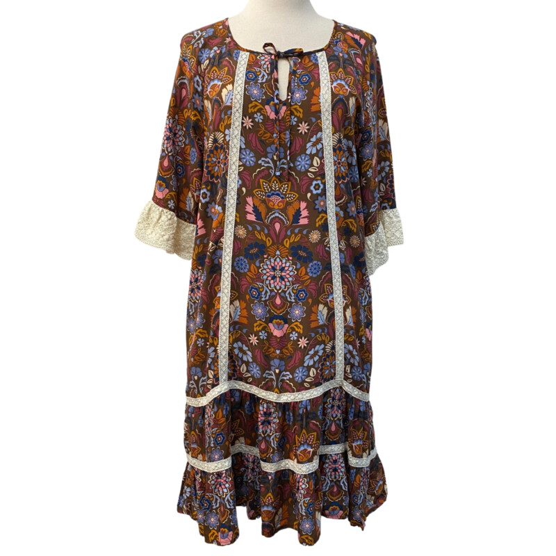Matilda Jane Intermission Shift Dress<br />
Floral Pattern with Lace Detail<br />
Colors: Brown, Cream, Pink, Berry, Navy, Blue and Honey<br />
Size: Large