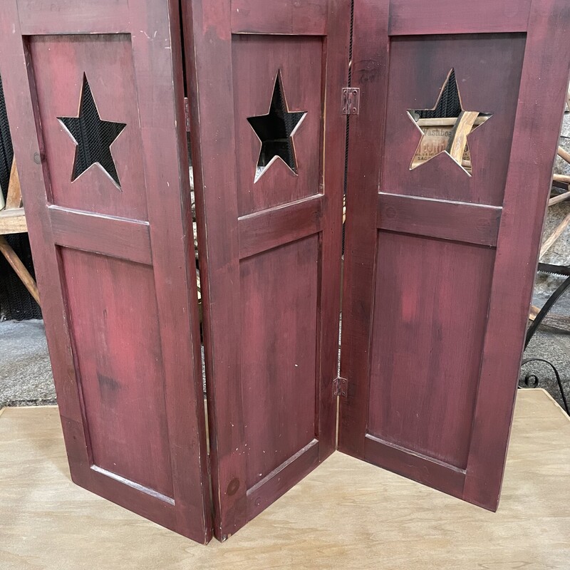 Americana Fireplace Cover
Size: 36 wide x 32 tall
Deep Burgandy wood hinged shutters.
Made to cover a fireplace (cooled) or any
decor.
Excellent condition