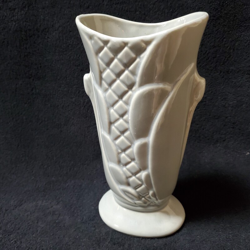 Vtg Shawnee Vase, Putty, Size: 8H