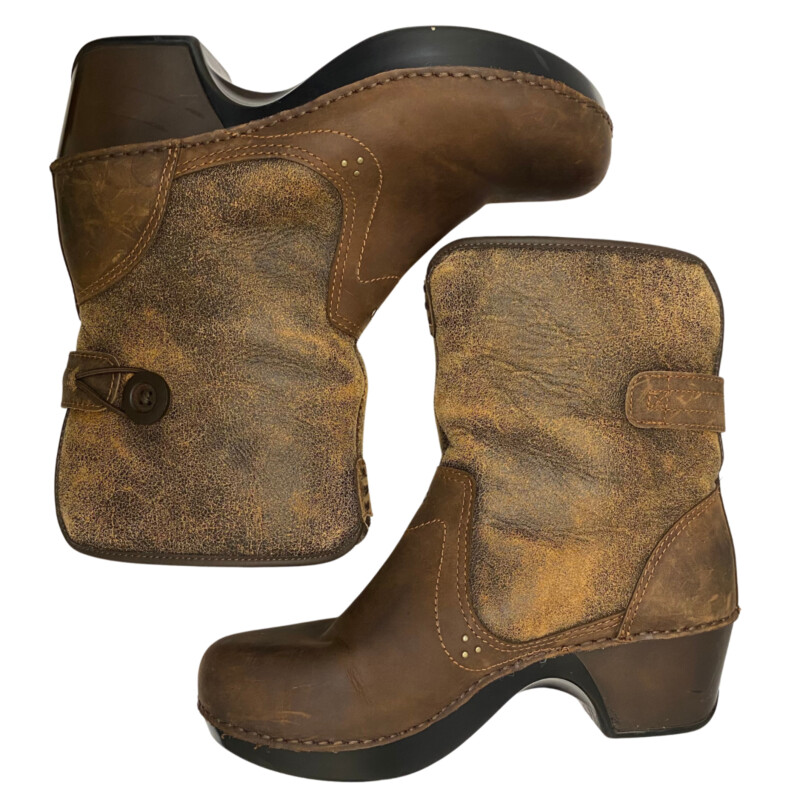 Dansko Stormy Boots<br />
Leather with Real Fur Lining<br />
FoldOver Option<br />
Color: Coffee<br />
Size: 10