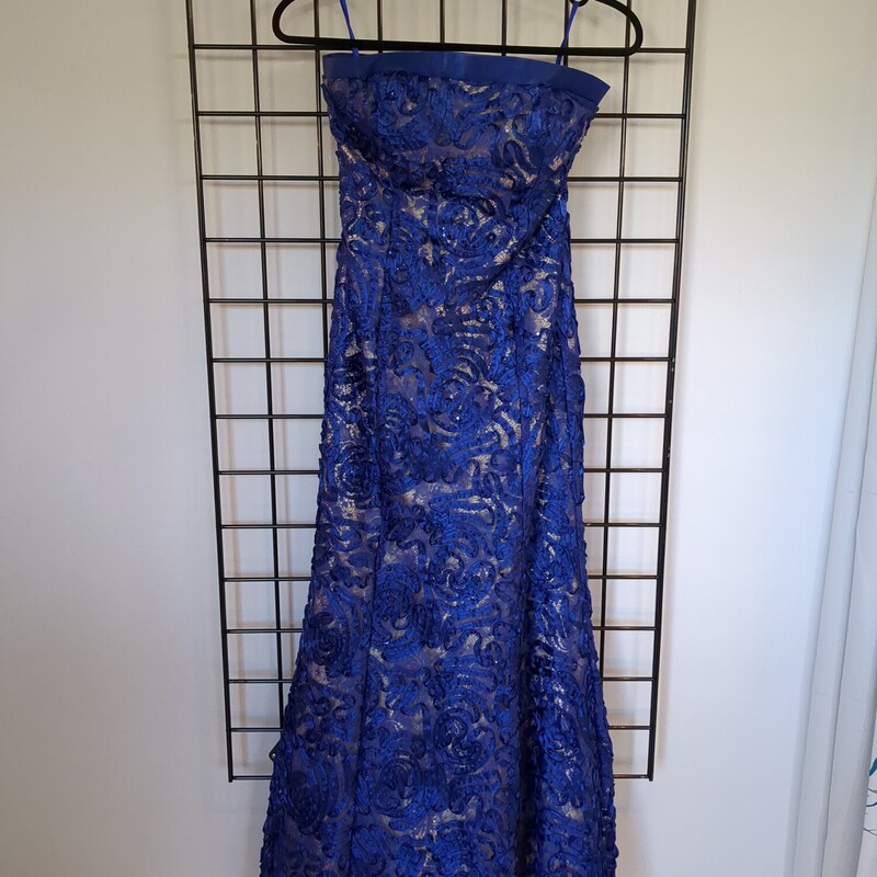 Laura Dress, Royal, Size: 2
Previously loved