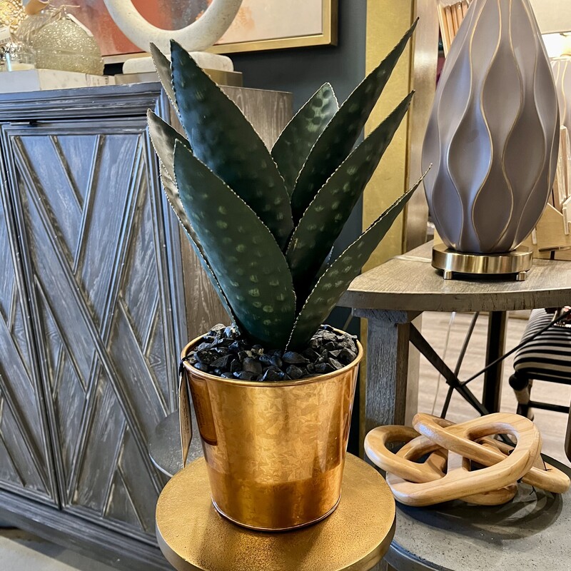 Metal Potted Plant, None, Size: 19