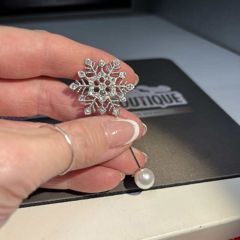 Snowflake & Pearl Pin