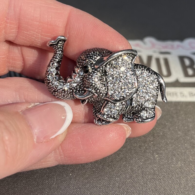 Brand New Elephant Brooch Silvertone with clear bling