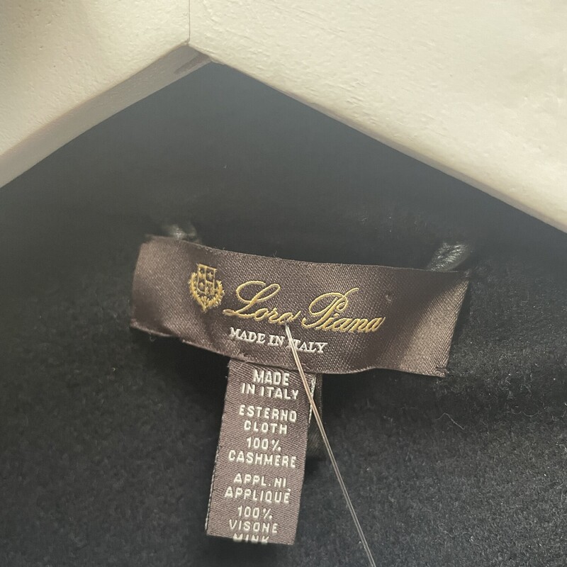 Loro Piana Salzburg Cape<br />
Color:  Black    Size: OS<br />
100% Cashmere, Made in Italy<br />
Current online price $5,750.00