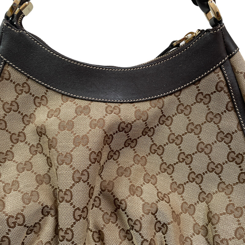 Gucci D Ring Hobo, Brown, Size: OS

condition: EXCELLENT. light wear to corners

12W x 7.5H x 5D
6.5 handle drop