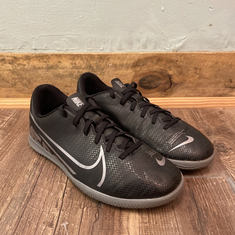 Nike Merc Indoor Soccer, Black, Size: Shoes 5.5