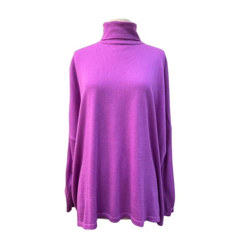 Lou & Grey Turtleneck Sweater<br />
Cashmere Blend<br />
Oversized<br />
Color: Lavender<br />
Size: Medium