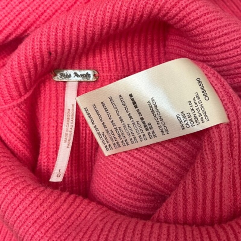 Free People Turtleneck Sweater<br />
Cuddly Soft!<br />
Oversized<br />
Pink<br />
Size: Large