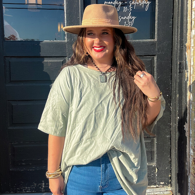 These comfy pocket tees are perfect for everyday wear! Dress them up or dress them down, and stay comfy!
Colors: Black, Royal Blue, Mocha, Sage
1X through 3X. Madison is wearing a 1X.