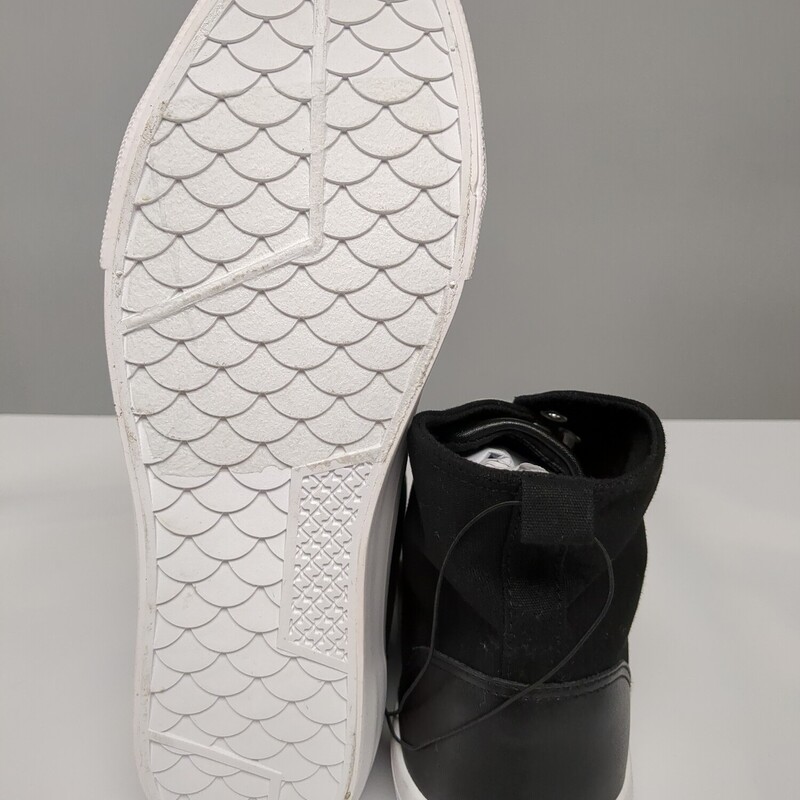 Torrid High Tops, Black, Size: 10.5
Canvas Sneakers