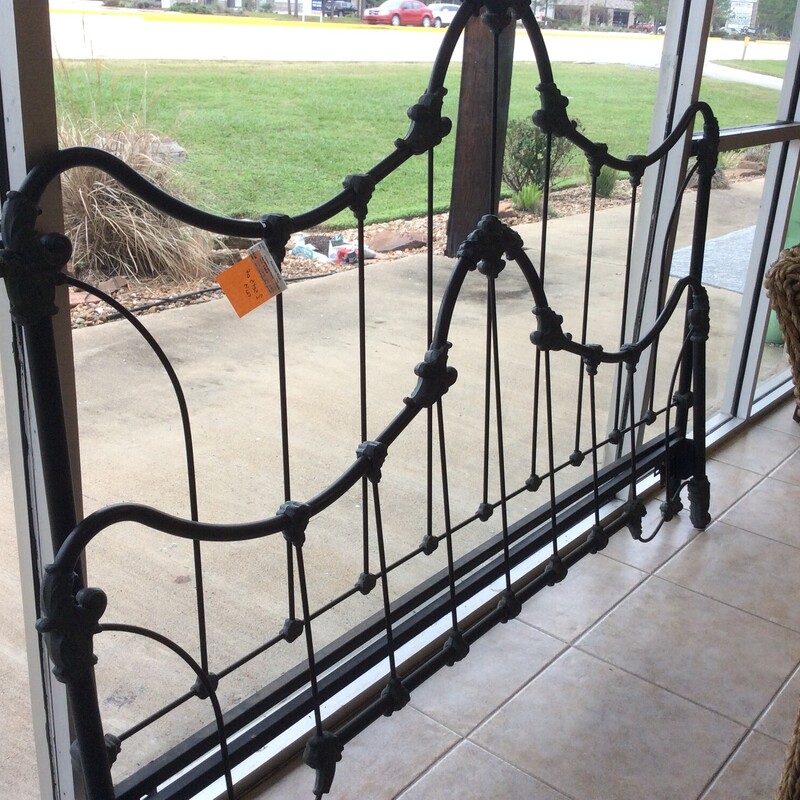This beautiful King size Iron bed comes with Head / foot board and rails.