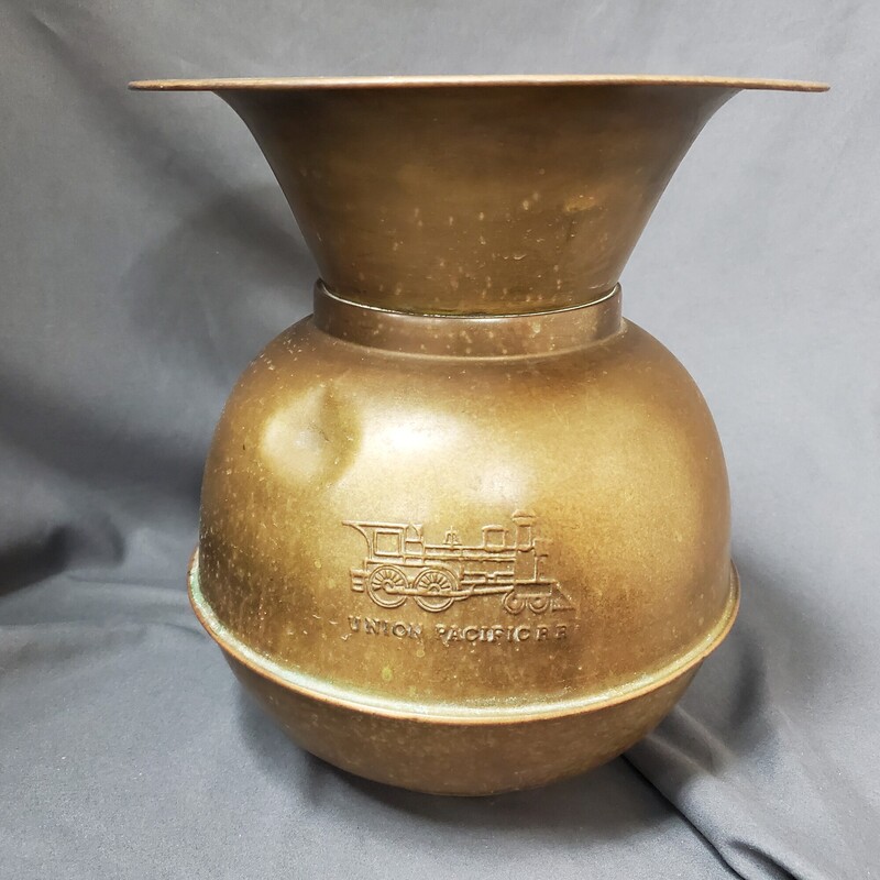 Brass Spitune, Size: 10x10