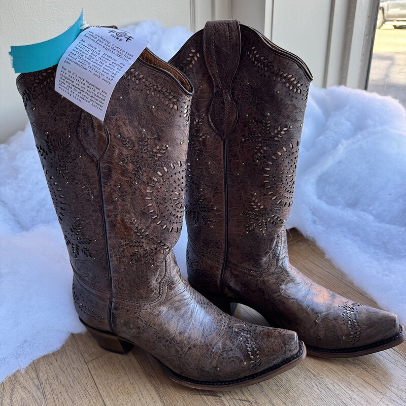 NWT Circle G Western Boot, Brown, Size: 9<br />
All sales final<br />
free pickup in store within 7 days of Purchase<br />
Shipping Available<br />
Original Price $168.95