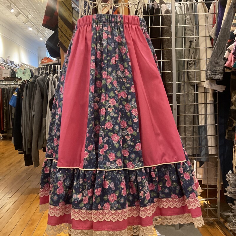 Western Dancing Skirts, Multi, Size:<br />
No size tagged<br />
Tater Sax<br />
Elastic waist band<br />
Waist stretches from approx. 32 to 52<br />
Length is approx. 24<br />
No flaws<br />
Grade A+<br />
Western Dancing Skirts