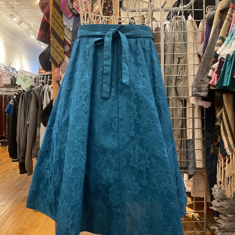Skirt, Blue, Size: L<br />
Tagged large<br />
Partners Please!<br />
Elastic wasit band<br />
Waist band stretches from approx. 32 to 38<br />
Length is approx. 21<br />
No flaws<br />
Grade A+ Western Dance skirt