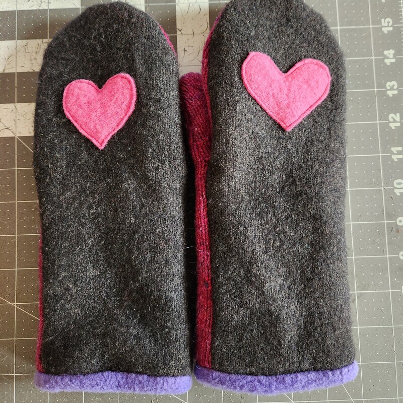 RECYCLED MITTENS, HEARTS, Size: Large<br />
TWEED RIVER FARM MITTENS<br />
MADE IN VERMONT FROM RECYCLED WOOL AND CASHMERE SWEATERS, MINK & SEAL VINTAGE COATS.<br />
SOMETIMES DESIGNER SCARVES OR EMBELLISHED WITH A DESIGNER NOTION. PATCHES ARE FROM GARMENT BAGS I HAVE DECONSTRUCTED.<br />
LINED WITH A NEW NON-PILL FLEECE<br />
ONE OF A KIND<br />
I DO GUARANTEE MY WORK 100%<br />
MADE BY ME<br />
TWEED RIVER FARM