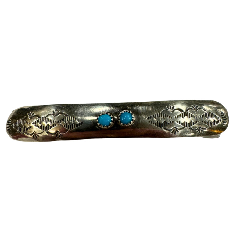 Vintage Native American Navajo Barrette<br />
Early 1950s<br />
Turquoise Cabochon Setting<br />
The Barrette measures about<br />
3 x 1/2.<br />
Beautiful example of wearable, collectible Native American art to add to any jewelry collection!