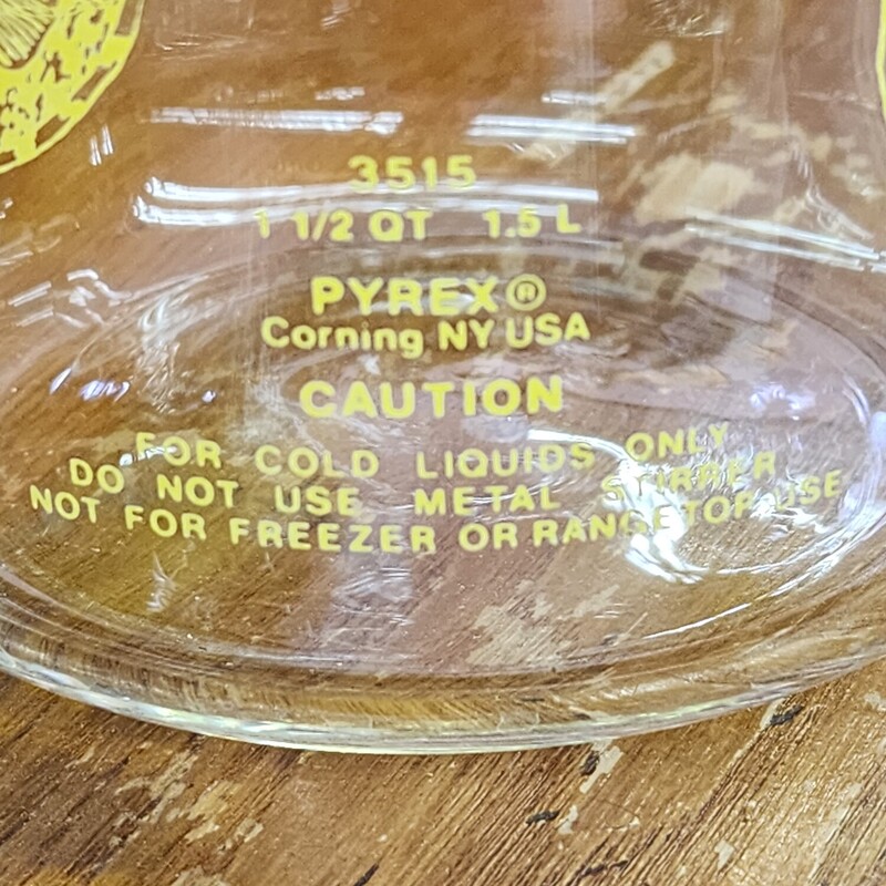 Pyrex Carafe W/ Lid, Lemons, Size: 1.5 Qt