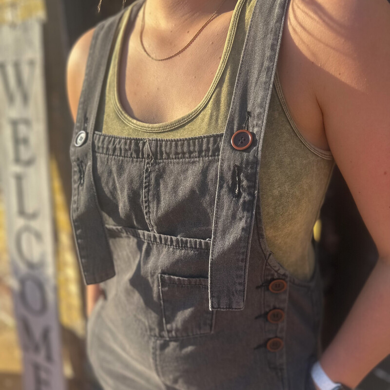 Pair these super fun distressed overalls with a longsleeve top and a hat! Perfect for chilly fall weather!
Available in sizes Small, Medium, and Large.
Amelia is wearing asize Medium.