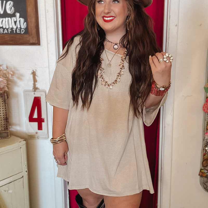 These comfy pocket tees are perfect for everyday wear! Dress them up or dress them down, and stay comfy!
Madison is wearing a size 3X for an extra oversized look, and to wear as a dress.
