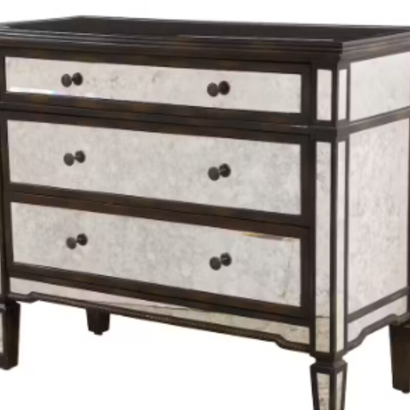 Arhaus Mirrored Isla Nightstand
Silver Dark Brown
Size: 32x16x30hH
Antiqued Mirrror Finish
Matching Chest of Drawers Sold Separately
