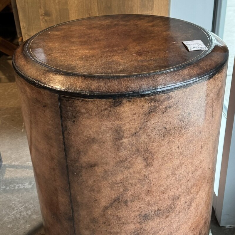 Leather And Wood Round Side Table<br />
<br />
 Size: 19D X25H