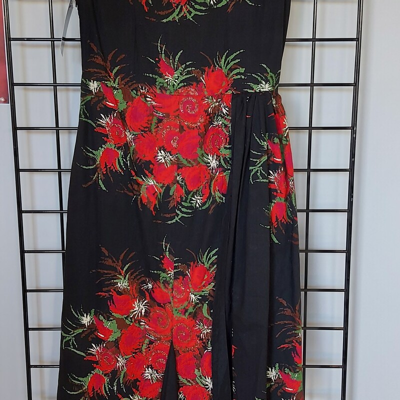 Dress, Size: M<br />
Black, Red & Green<br />
Side Zipper