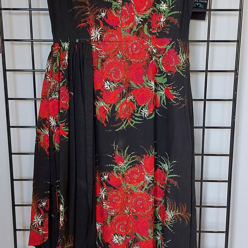 Dress, Size: M
Black, Red & Green
Side Zipper