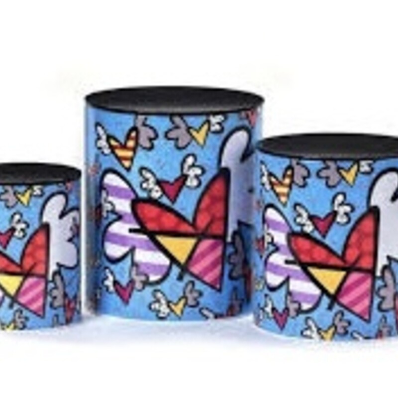 Brand NEW Romero Britto Flying Hearts Metal Nested Canisters 3pc. Set
Canister sizes of 7x5.9(in), 6x5.5(in), 5x4(in)