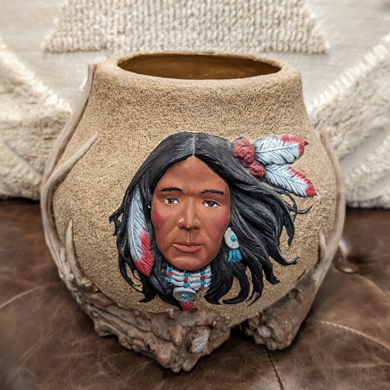 Native American Face Vase
Tan Brown Red Black Size: 8 x 7H