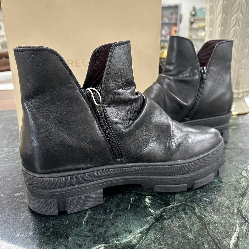 Italian Black Leather Lug Boots, NEW in box and an excellent gift idea!<br />
Size: 10-11