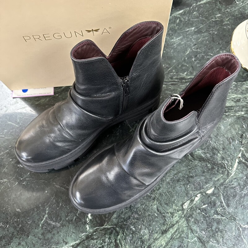 Italian Black Leather Lug Boots, NEW in box and an excellent gift idea!
Size: 10-11