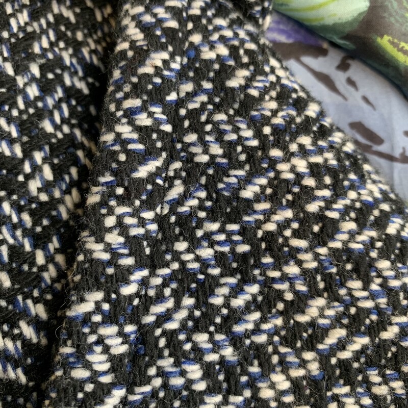 Kensie Winter Tweed,
Colour: Black blue and white,
Size: Medium