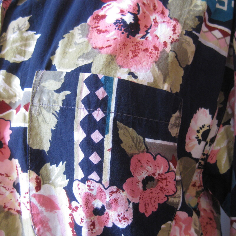 Fun busy floral 80s print shirt by Forenza. 100% cotton
Navy background with big pink flowers and southwestern design elements.
made in India
one chest pocket


Style : Long Sleeved Button down shirt with full sleeves
Fabric Content : 100% cotton


Marked size small, but will fit bigger see measurements below, this may have originally been a mans shirt :)
Flat Measurements please double where appropriate:
Shoulder to shoulder: 22 these are 'dropped'
Armpit to Armpit: 22.25
length: 26
width at hem: 21
Underarm sleeve seam: 18.25


Thanks for looking.
#59975