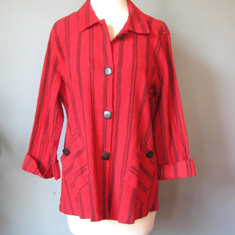 Nice casual shirt in red seersucker like fabric, cotton rayon linen blend, with a black stripe.
Flattering slant set pockets and nice square black buttons
Three quarter turned up sleeves
excellent, like new condition
made in the USA

flat measurements:
shoulder to shoulder: 16
armpit to armpit: 20
underarm sleeve seam: 13
width at hem: 23
length:  27

thanks for looking!
#59499