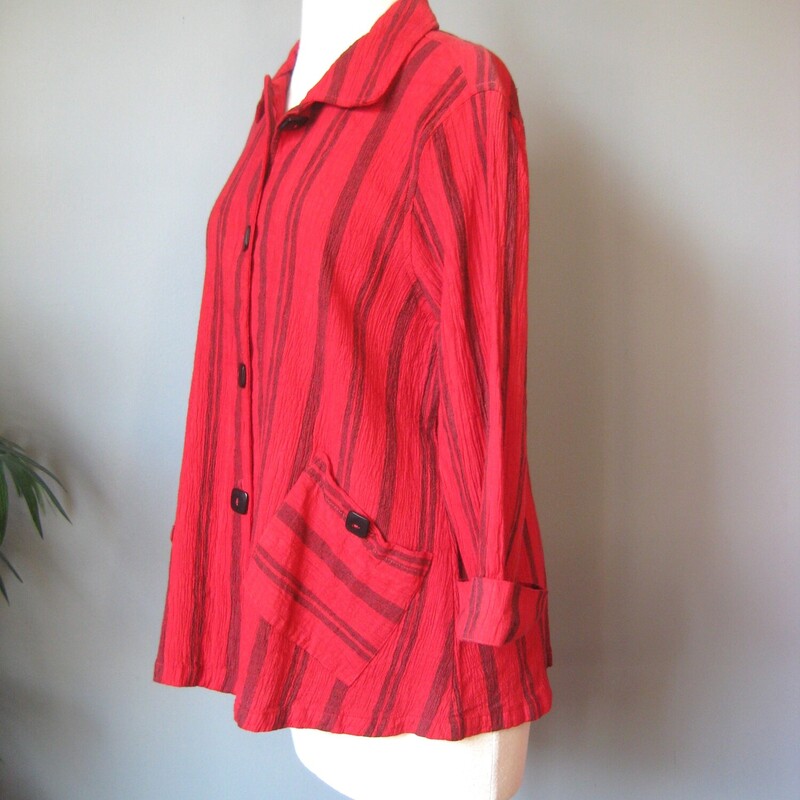 Nice casual shirt in red seersucker like fabric, cotton rayon linen blend, with a black stripe.<br />
Flattering slant set pockets and nice square black buttons<br />
Three quarter turned up sleeves<br />
excellent, like new condition<br />
made in the USA<br />
<br />
flat measurements:<br />
shoulder to shoulder: 16<br />
armpit to armpit: 20<br />
underarm sleeve seam: 13<br />
width at hem: 23<br />
length:  27<br />
<br />
thanks for looking!<br />
#59499