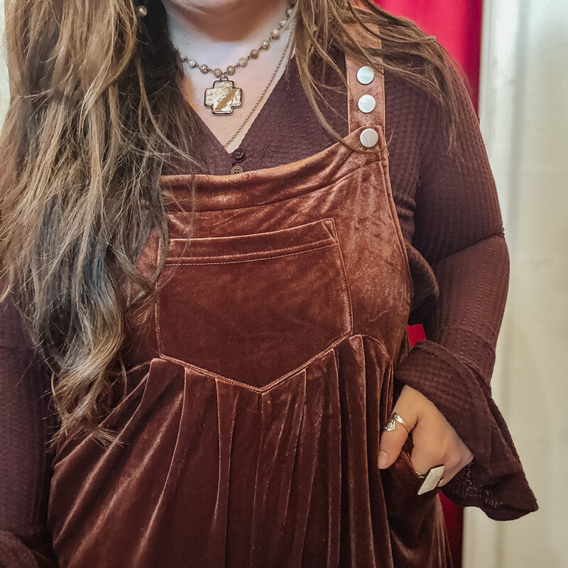 The perfect fit for cooler weather! Add a fedora hat and some jewelry and be the comfiest AND cutest one wherever you go!<br />
These are meant to fit oversized, and come in sizes small through Xlarge!<br />
Available in Chocolate and in Emerald!