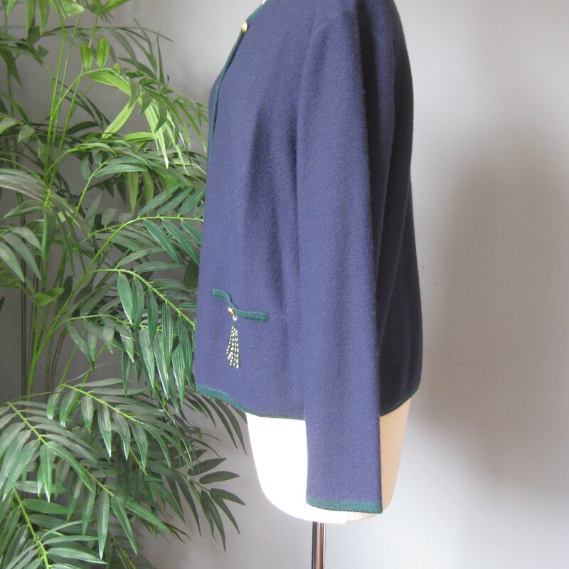 Vintage Pendleton cardigan sweater
navy blue with green trim and cute tassles embroidered on the working pockets.
100% Merino Wool
made in Hong Kong
Small gold metal buttons
It's marked size XL and the wool has some stretch:
flat measurements:
shoulder to shoulder: 18.75
armpit to armpit: 22.5
width at hem, buttoned and unstretched: 20
length: 23
underarm sleeve seam: 15.5
sleeve from shoulder seam to the end: 23

excellent condtion, no flaws!

thanks for looking!
#55004