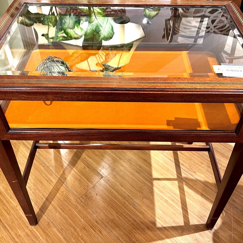 Display Case Table
Size: 28x18x27