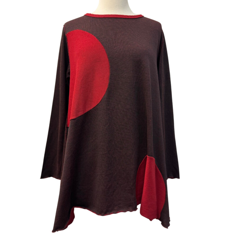 Fenini Circle Tunic<br />
Red and Black<br />
Size: Large