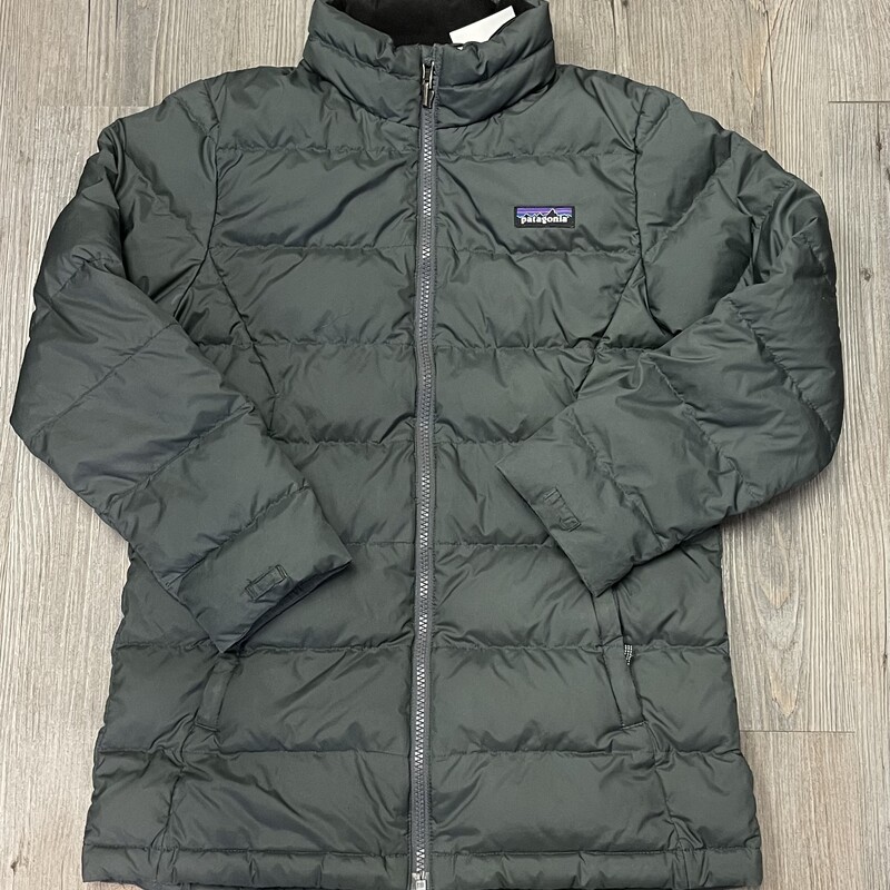 Patagonia Down 4in1 Jacket, Black, Size: 10Y<br />
<br />
In rainy, cold or blustery weather, this versatile jacket comes through. The H2No® Performance Standard 100% recycled polyester shell and insulated zip-out jacket can be worn together or separately. The zip-out jacket is reversible, making this a 4-in-1 jacket. Made in a Fair Trade Certified™ factory.