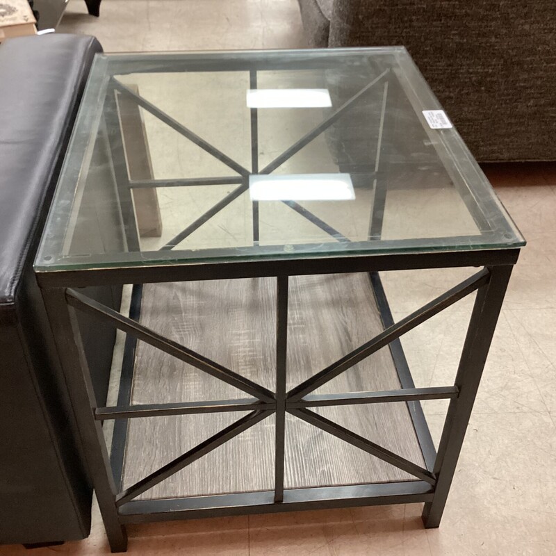 Metal Star End Table, Blk Mtl, W/ Glass
22in wide x 24in deep x 24in tall