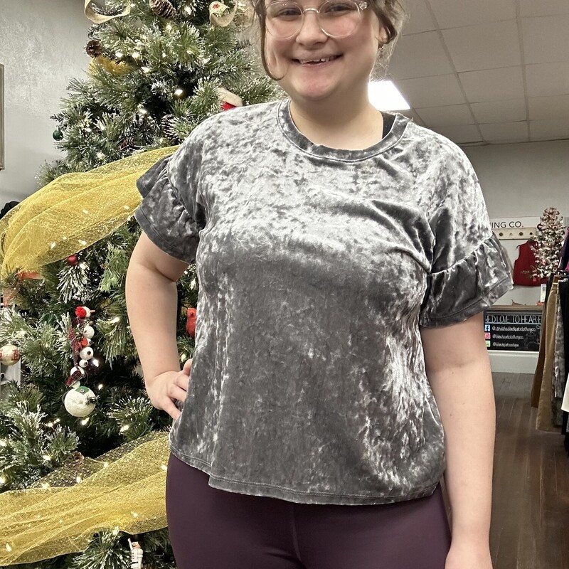 this is by far one of my favorite tops!!!
A velvety smoky gray feel
cute ruffle sleeves

Altard State, Gray, Size: M