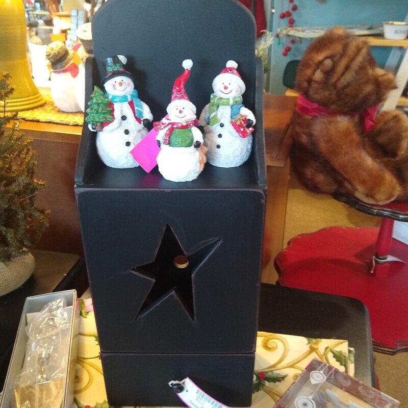 Black Star Shelf

Wooden black shelf with cut out star. Lights can be placed inside.  Shelf also has a drawer.

Size: 8 in wide X 5 in deep X 21 in high