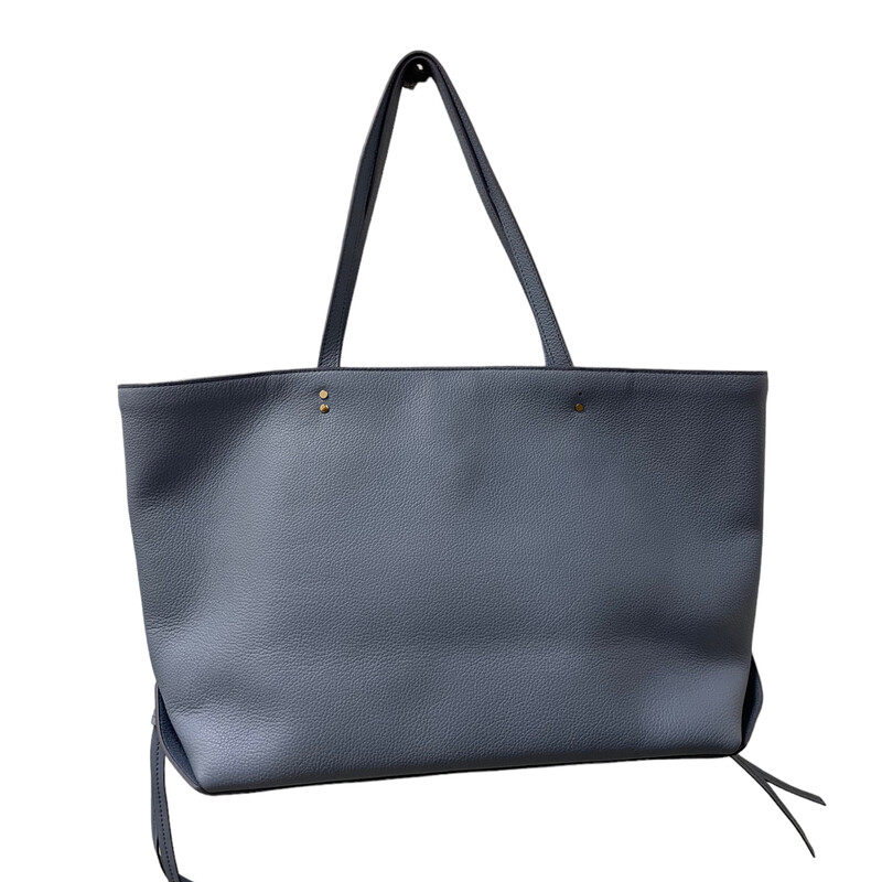 Chloe Sense Medium Blue Tote<br />
<br />
Dimensions:<br />
14W x 11H x 5.5D<br />
9 handle drop<br />
<br />
Note: Writing inside tote and a rivet missing on the back. Still verry funtional